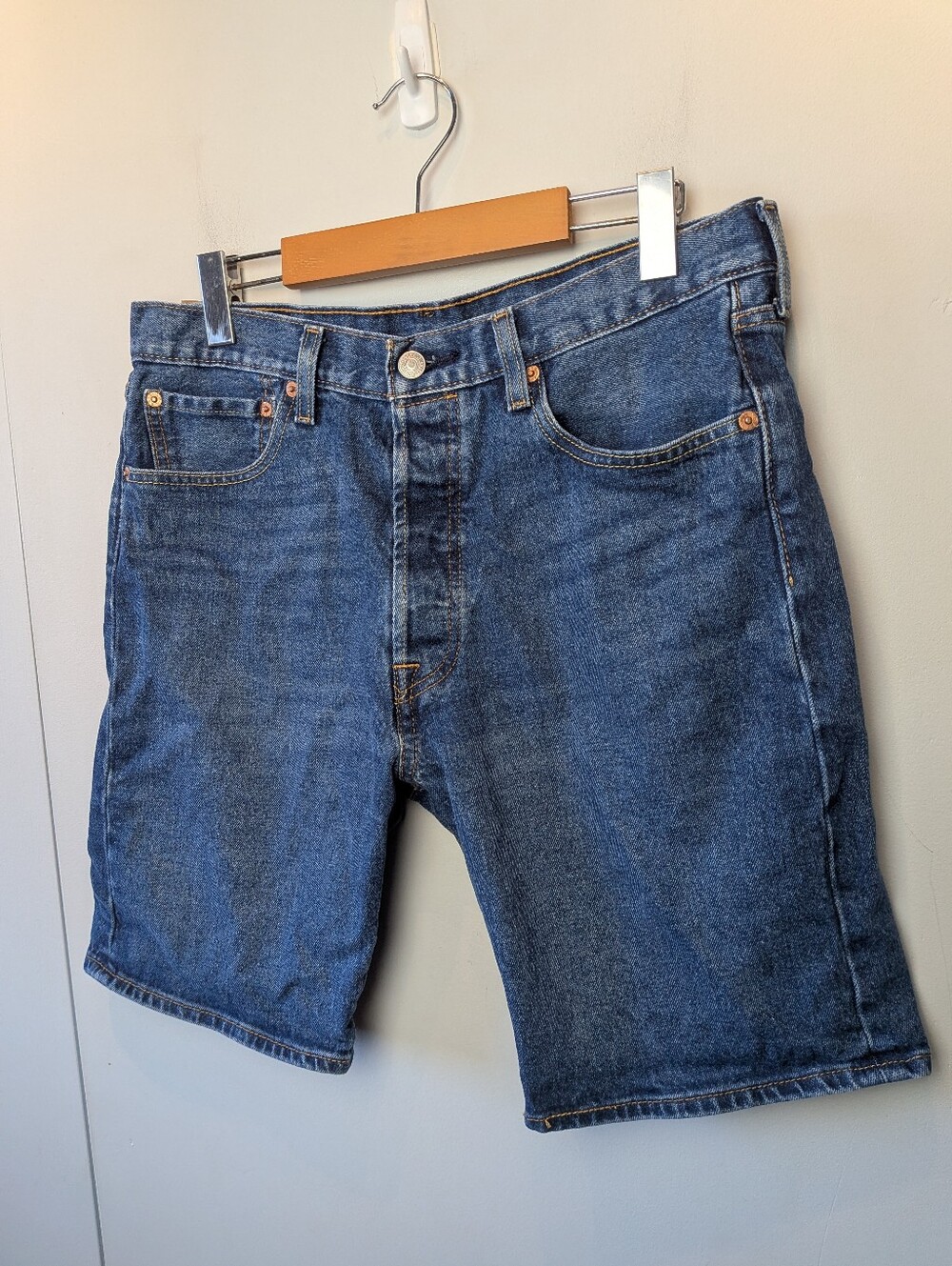 LEVI'S 501 Men Jeans Short Size 33x9 Blue Color 99% Cotton Button Closure